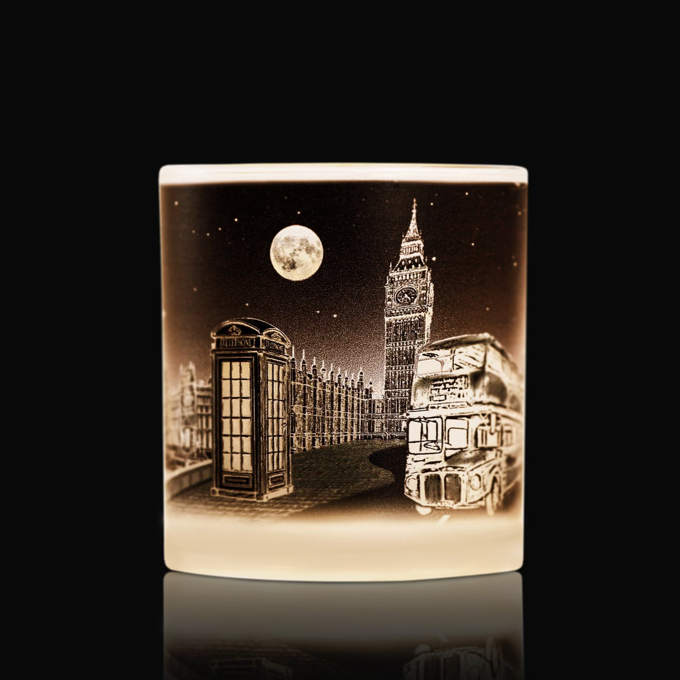 DS Phantom candle with artwork of iconic London sites